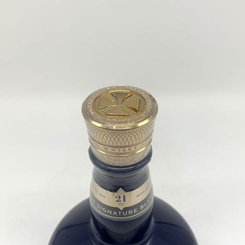 ロイヤルサルート 21年 シグネチャーブレンド 青陶器ボトル 700ml 40% ROYAL SALUTE 1416g【B1】