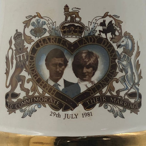 ベルズ チャールズ皇太子 ダイアナ妃 結婚記念陶器ボトル 760ml 43% BELL'S スコッチウイスキー1376g【N2】