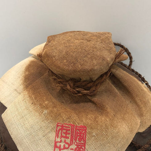 八重泉酒造 琉球泡盛 黒真珠 2008年9月6日 陶器ボトル 1800ml 43% 泡盛2786g【Q1】