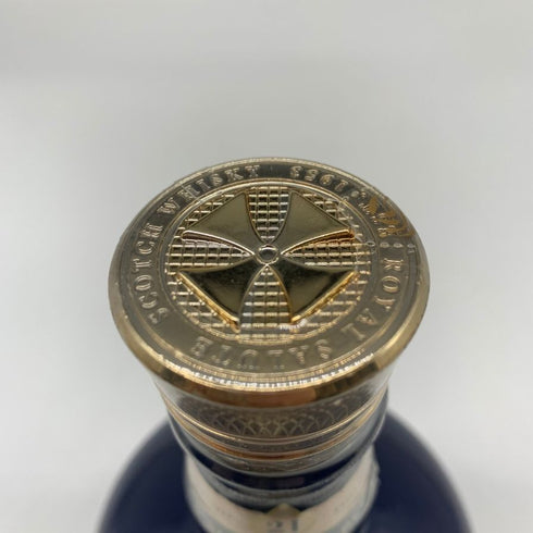 ロイヤルサルート 21年 シグネチャーブレンド 青陶器ボトル 700ml 40% ROYAL SALUTE スコッチウイスキー1424g【C3】