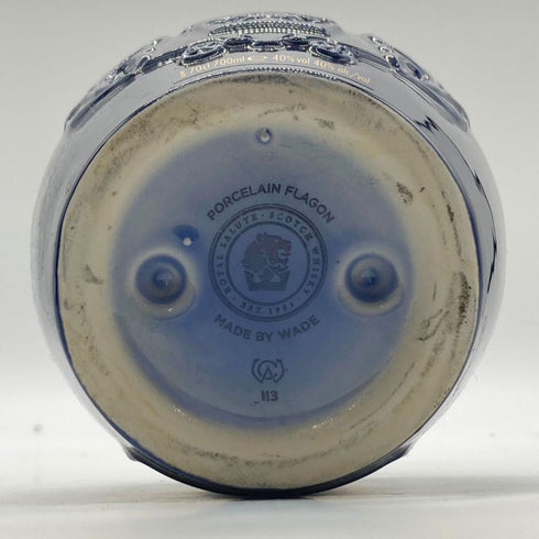 ロイヤルサルート 21年 シグネチャーブレンド 青陶器ボトル 700ml 40% ROYAL SALUTE 1421g【W】