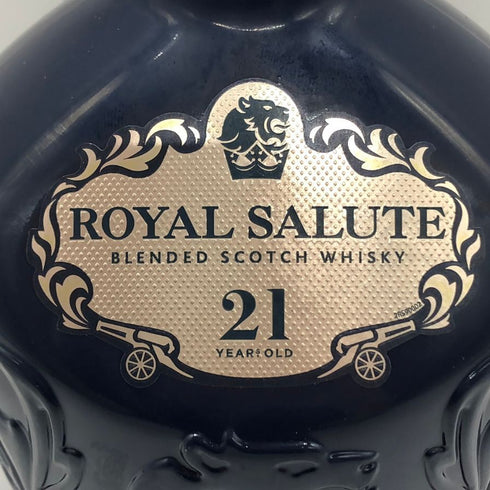 ロイヤルサルート 21年 シグネチャーブレンド 青陶器ボトル 700ml 40% ROYAL SALUTE 1395g【U4】