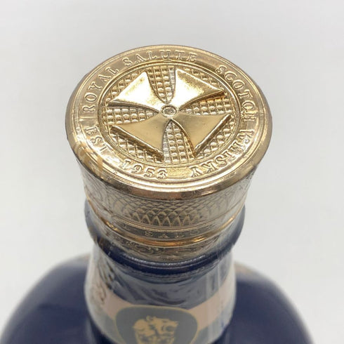 ロイヤルサルート 21年 シグネチャーブレンド 青陶器ボトル 700ml 40% ROYAL SALUTE スコッチウイスキー1417g【G1】