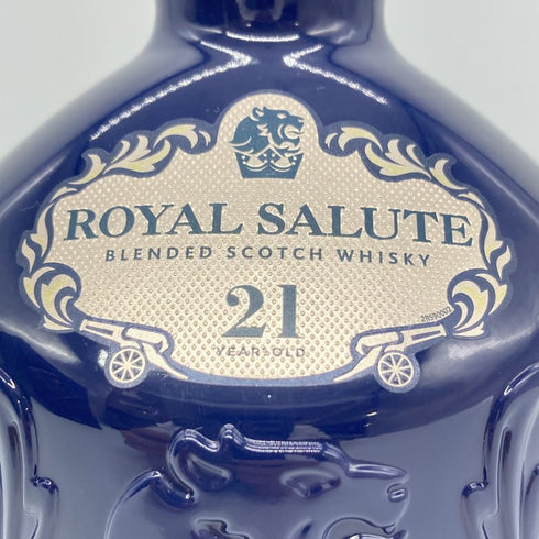 ロイヤルサルート 21年 シグネチャーブレンド 青陶器ボトル 700ml 40% 1414g ROYAL SALUTE 【J4】