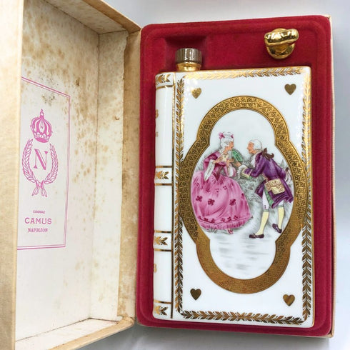 カミュ ナポレオン ブック 紳士と淑女 天使の戯れ 陶器 700ml 40% CAMUS NAPOLEON BOOK コニャック1171g【C3】