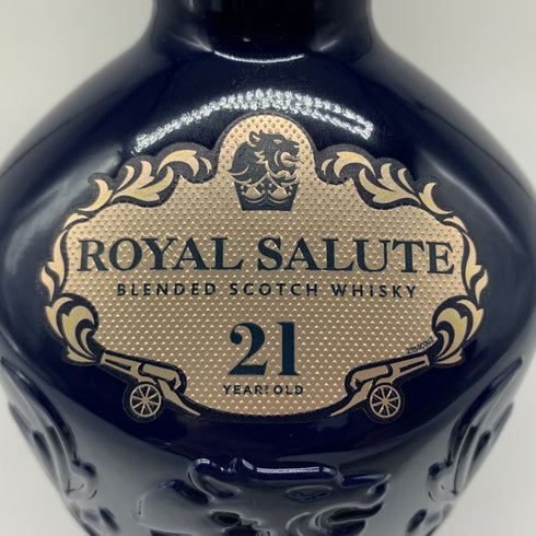 ロイヤルサルート 21年 シグネチャーブレンド 青陶器ボトル 700ml 40% ROYAL SALUTE スコッチウイスキー1424g【C3】