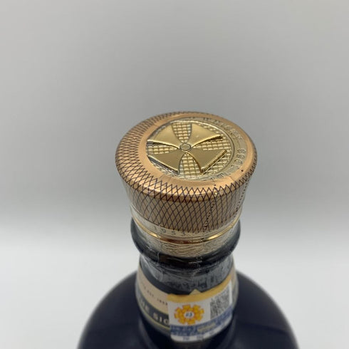 ロイヤルサルート 21年 シグネチャーブレンド 青陶器ボトル 700ml 40% ROYAL SALUTE スコッチウイスキー1401g【V0】