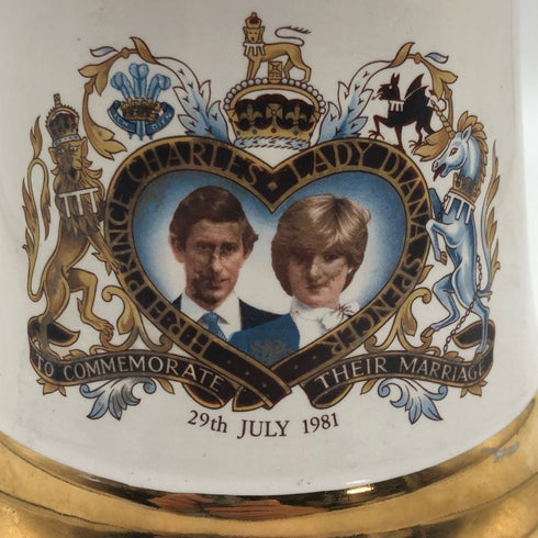 ベルズ 1981年 チャールズ皇太子 ダイアナ妃 結婚記念陶器ボトル 750ml 43度 BELLS TO COMMEMORATE PRINCE CHARLES LADY DIANA スコッチウイスキー1403g【G3】