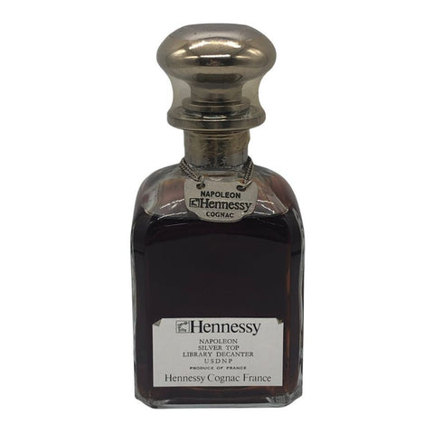 ヘネシー ナポレオン シルバートップ 700ml 40% Hennessy Silver Top コニャック【B4】