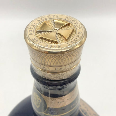 ロイヤルサルート 21年 シグネチャーブレンド 青陶器ボトル 700ml 40% ROYAL SALUTE スコッチウイスキー1424g【C3】
