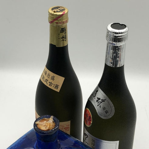 【泡盛3本セット】新里酒造 琉球ガラスボトル 8年熟成 720ml 35%&黒真珠 720ml 43%&古酒家 7年熟成 720ml 43% 泡盛【7-0】