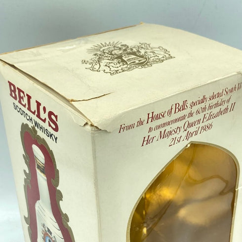 ベルズ エリザベス女王 60歳 生誕記念 白陶器ボトル 750ml 43% BELL'S 1291g【A4】
