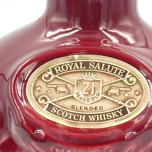 ロイヤルサルート 21年 赤陶器 700ml 40% 1280g ROYAL SALUTE【T】