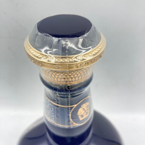 ロイヤルサルート 25年 青陶器ボトル スコッチウイスキー 700ml 40% Royal Salute 1427.8g【A4】