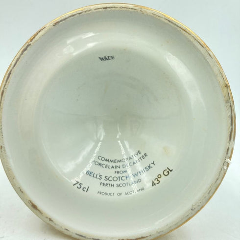 ベルズ エリザベス女王 60歳 生誕記念 白陶器ボトル 750ml 43% BELL'S 1291g【A4】