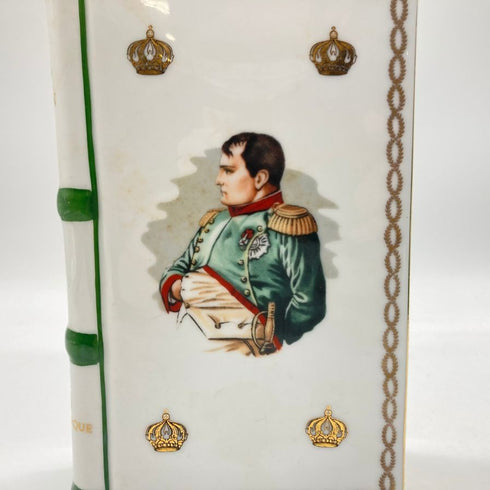 カミュ ナポレオン ブック 白 陶器ボトル 700ml 40% CAMUS NAPOLEON BOOK 1095g【AL】