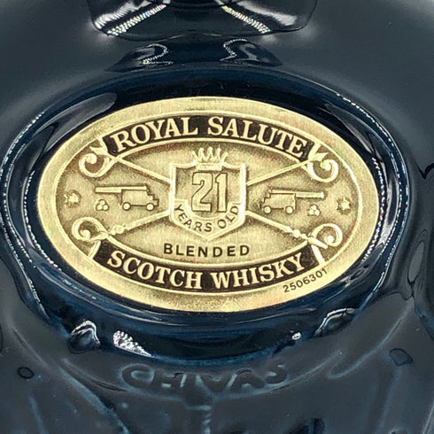 ロイヤルサルート 21年 青陶器 700ml 1440gROYAL SALUTE【N2】